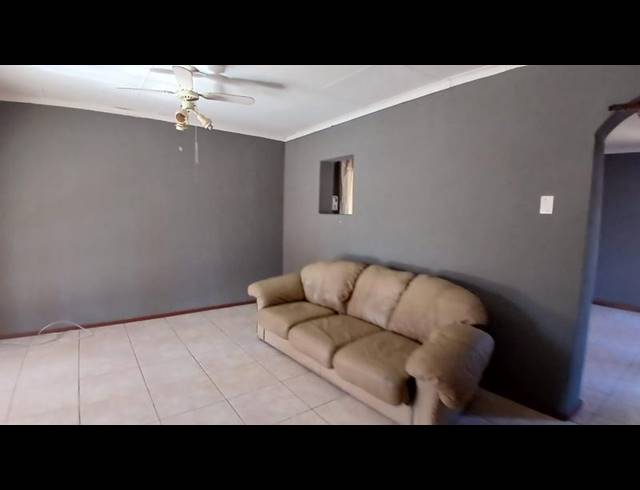 3 BEDROOM HOUSE FOR SALE IN FLORA PARK